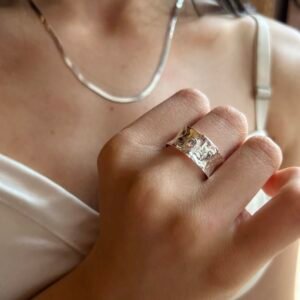 anillo de plata y circonias