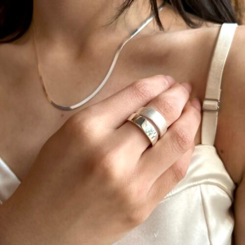 anillo de plata combinado, pulido y esmerilado