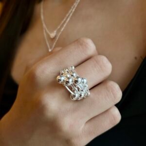 anillo con esferas de plata