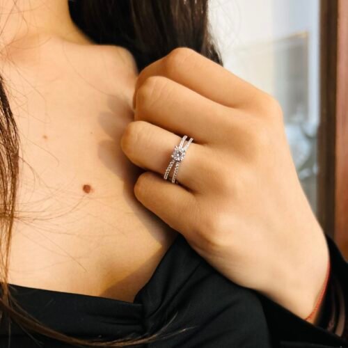 ANILLO DE PLATA Y CIRCONAS