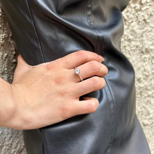 ANILLO DE PLATA Y CIRCONAS