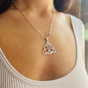 dije de plata y cuarzo rosa