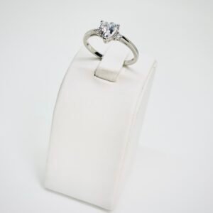 Anillo de plata y circonias