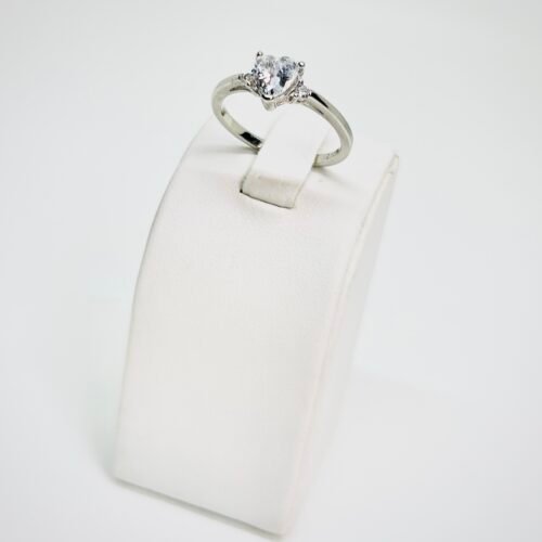 Anillo de plata y circonias