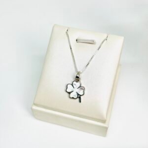 dije de plata y nácar