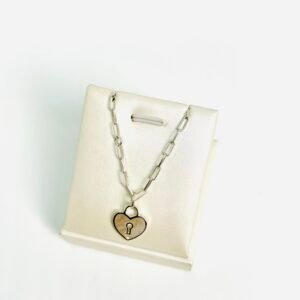 dije de plata y nácar