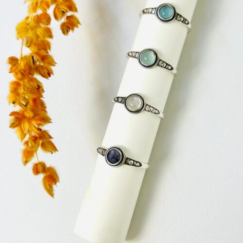 anillos de plata y piedras naturales