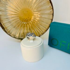 anillo de plata y apliques