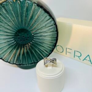 anillo de plata y apliques