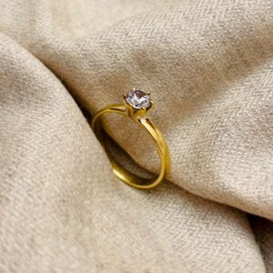 Cintillo de oro 18k con circonia